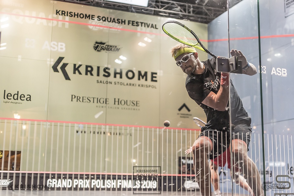Zawodnik pierwszego turnieju squasha, organizowanego przez firmę Krishome