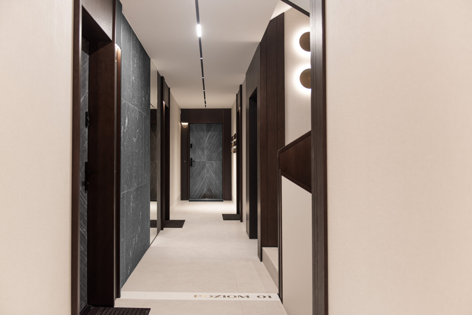 Realizacja portalu drzwiowego ENTRA